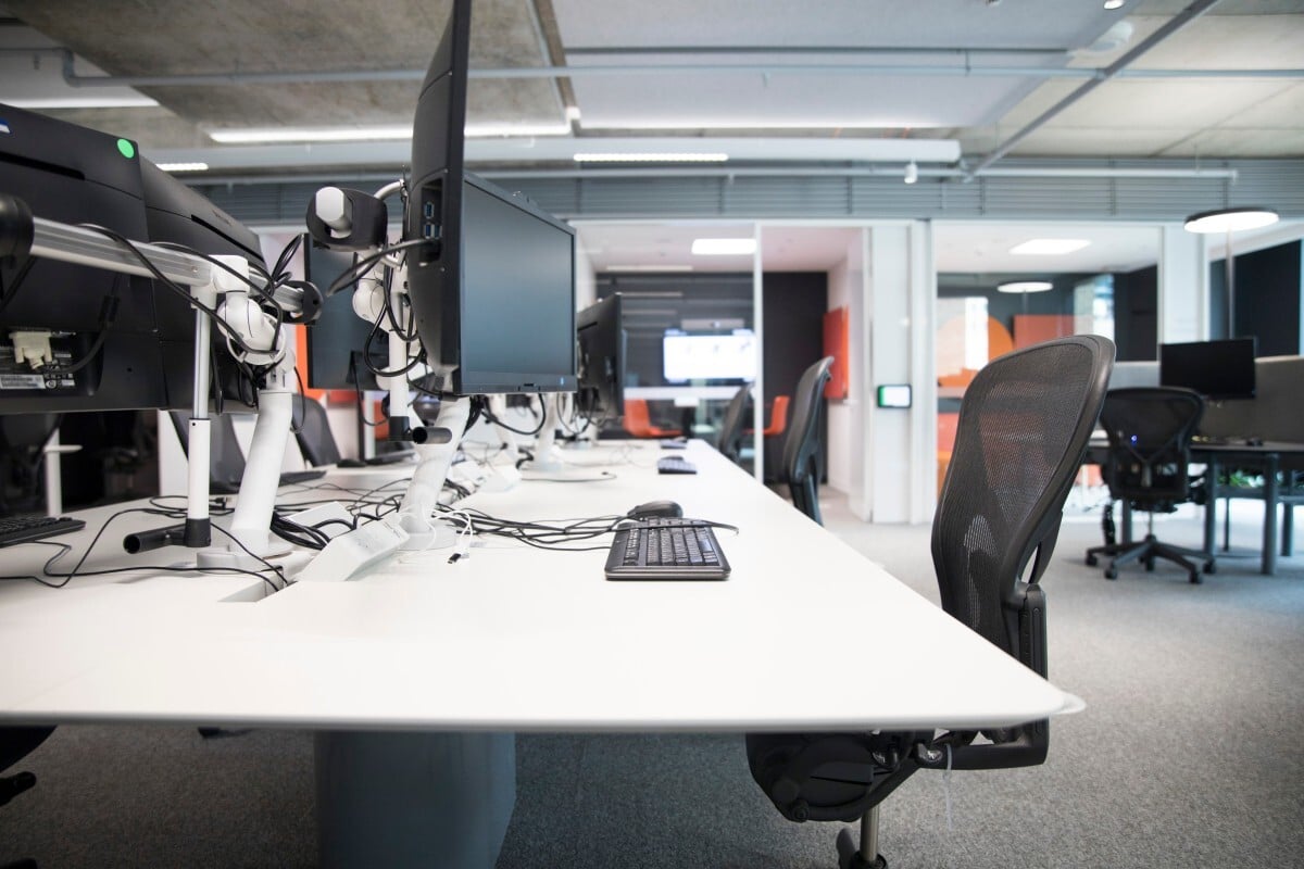 IT professionals managing Red Hat Enterprise Linux 9 production environments