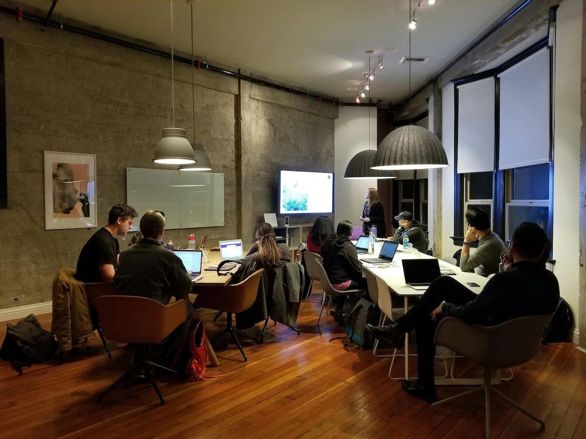 Nearshoring offshoring