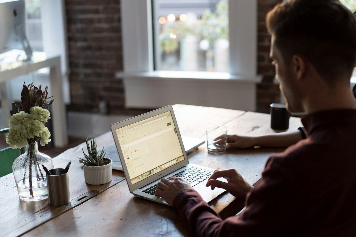 Nearshoring vs offshoring