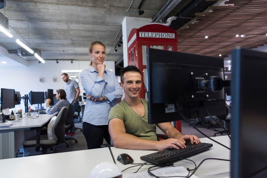 Desenvolvimento de software vs software off-the-shelf: qual escolher?